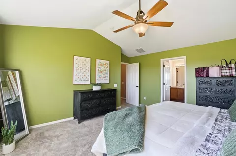 Bedroom - 27763 E Mockingbird, Flat Rock, MI 48134 photo 3 of 9