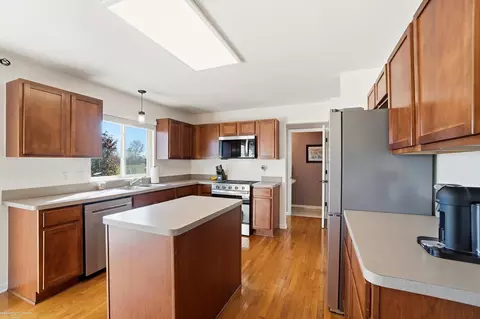 Kitchen - 27763 E Mockingbird, Flat Rock, MI 48134 photo 2 of 6
