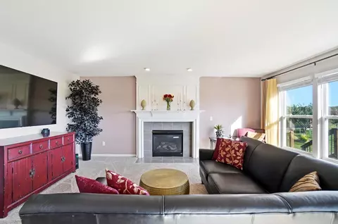 Living - 27763 E Mockingbird, Flat Rock, MI 48134 photo 3 of 5