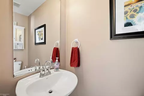 Bath - 27763 E Mockingbird, Flat Rock, MI 48134 photo 1 of 7