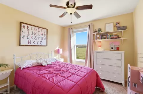 Bedroom - 27763 E Mockingbird, Flat Rock, MI 48134 photo 4 of 9