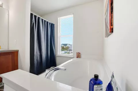 Bath - 27763 E Mockingbird, Flat Rock, MI 48134 photo 6 of 7