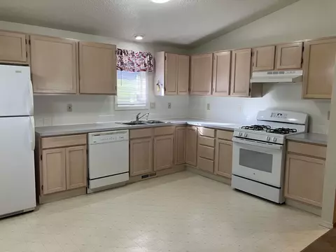Kitchen - 601 Kemp, Gladwin, MI 48624 photo 1 of 2