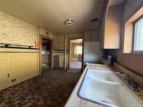 Kitchen - 426 W Empire, Ishpeming, MI 49849 photo 4 of 5