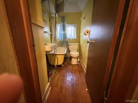 Bath - 426 W Empire, Ishpeming, MI 49849 photo 3 of 4