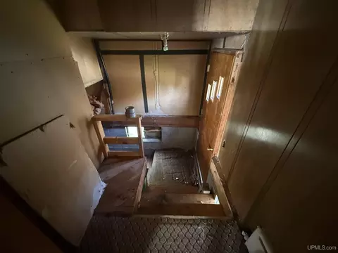 Entry Way - 426 W Empire, Ishpeming, MI 49849 photo 4 of 4