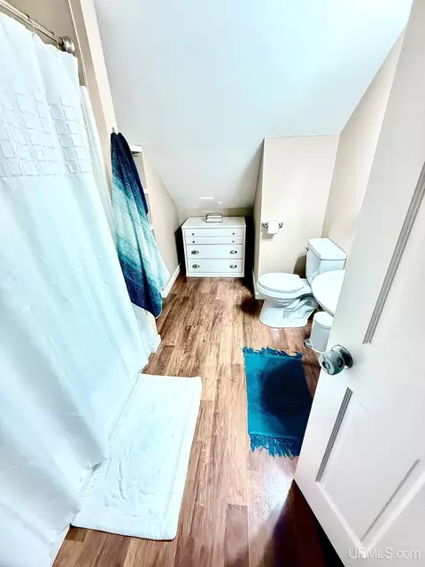 Bath - 912 E Breen, Kingsford, MI 49802 photo 2 of 3