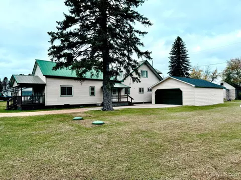 Exterior - 912 E Breen, Kingsford, MI 49802 photo 3 of 3