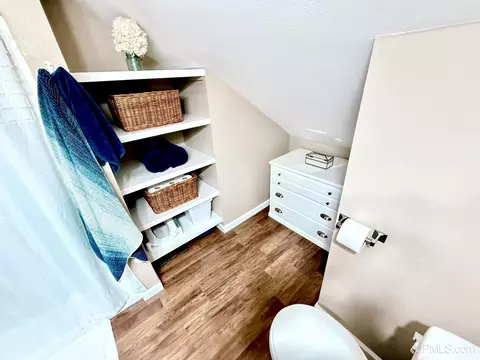 Bath - 912 E Breen, Kingsford, MI 49802 photo 3 of 3