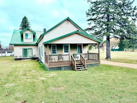 Exterior - 912 E Breen, Kingsford, MI 49802 photo 2 of 3