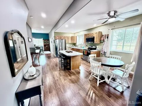 Entry Way - 912 E Breen, Kingsford, MI 49802 photo 2 of 3