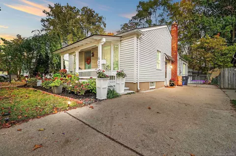 627 S Rembrandt, Royal Oak, MI 48067