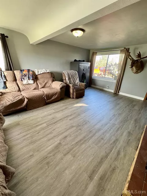 Living - 409 Excelsior, Ishpeming, MI 49849 photo 5 of 5
