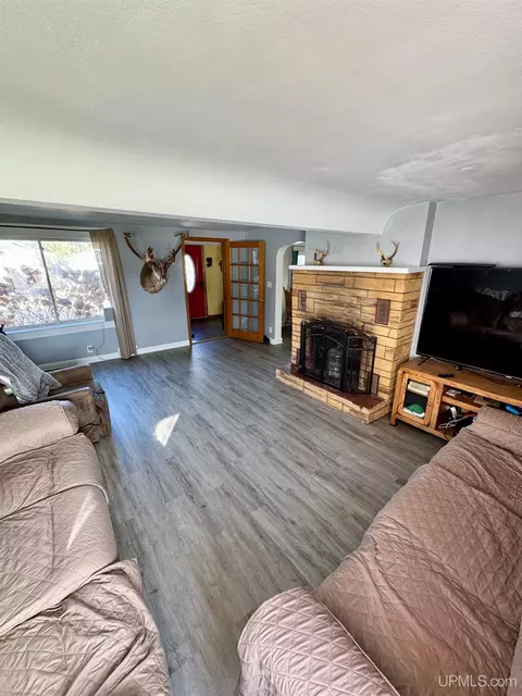 Living - 409 Excelsior, Ishpeming, MI 49849 photo 2 of 5