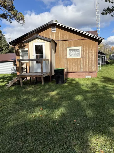 1680 W Franklin, Iron River, MI 49935