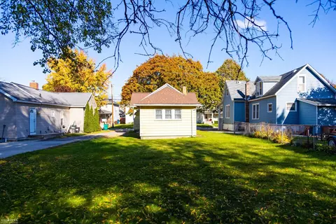 Exterior - 520 E Comstock, Owosso, MI 48867 photo 3 of 5