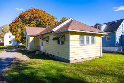 Exterior - 520 E Comstock, Owosso, MI 48867 photo 4 of 5