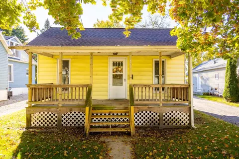 Exterior - 520 E Comstock, Owosso, MI 48867 photo 2 of 5