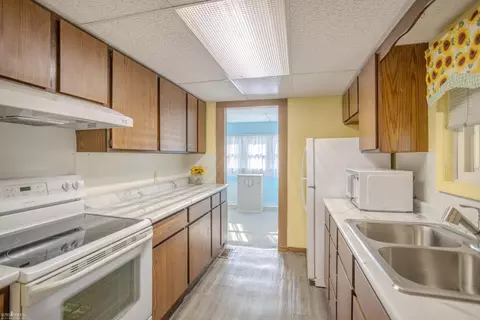 Kitchen - 520 E Comstock, Owosso, MI 48867 photo 2 of 3