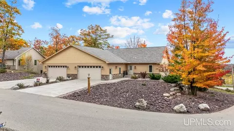 1263 Timber Rdg, Iron Mountain, MI 49801