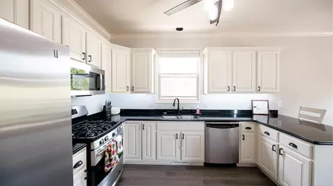 Kitchen - 21839 Goldenwillow, Macomb, MI 48044 photo 2 of 2