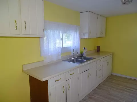 Kitchen - 839 Dennis, Adrian, MI 49221 photo 2 of 3