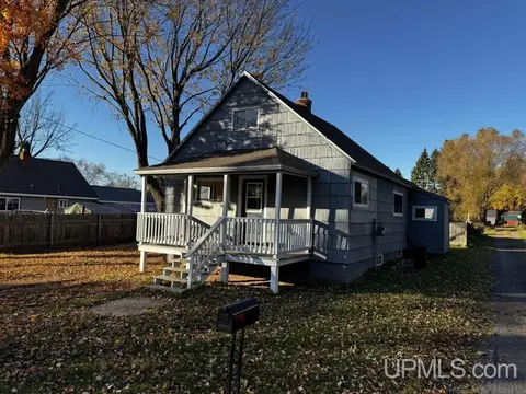 312 E Fall, L'anse, MI 49946