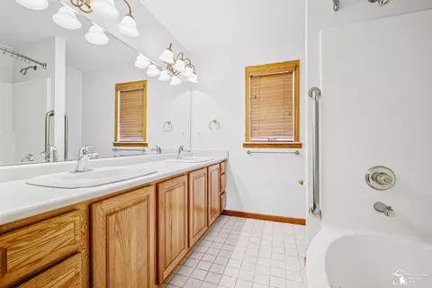 Bath - 1905 W Smith, Temperance, MI 48182 photo 5 of 5