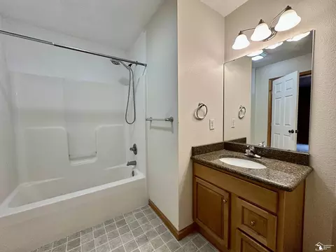 Bath - 7547 Willow Pointe, Temperance, MI 48182 photo 2 of 4