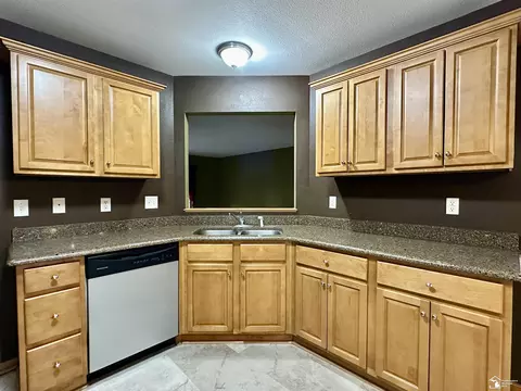 Kitchen - 7547 Willow Pointe, Temperance, MI 48182 photo 5 of 5