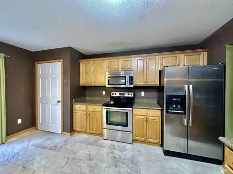 Kitchen - 7547 Willow Pointe, Temperance, MI 48182 photo 2 of 5
