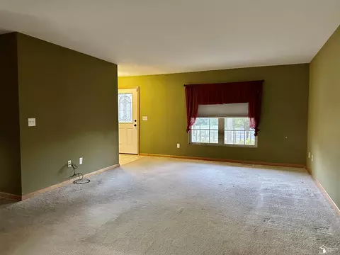 Living - 7547 Willow Pointe, Temperance, MI 48182 photo 1 of 4
