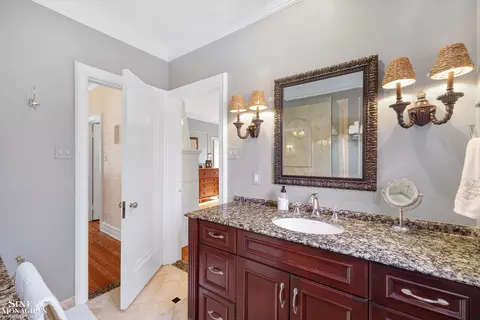 Bath - 1148 Devonshire, Grosse Pointe Park, MI 48230 photo 3 of 8