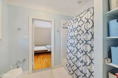 Bath - 1148 Devonshire, Grosse Pointe Park, MI 48230 photo 5 of 8