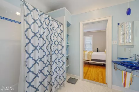 Bath - 1148 Devonshire, Grosse Pointe Park, MI 48230 photo 6 of 8