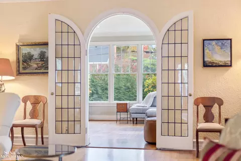 Entry Way - 1148 Devonshire, Grosse Pointe Park, MI 48230 photo 7 of 10