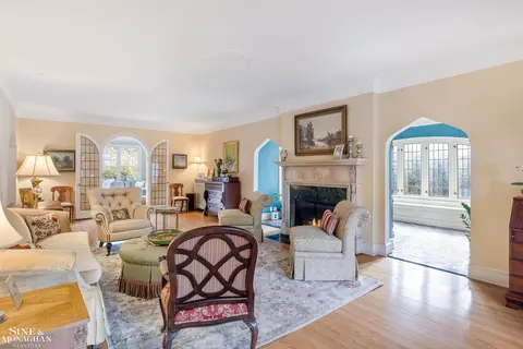Living - 1148 Devonshire, Grosse Pointe Park, MI 48230 photo 2 of 11