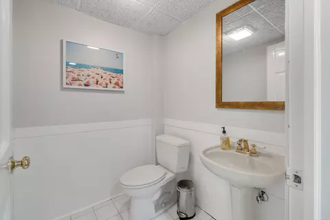 Bath - 4 Cameron, Grosse Pointe, MI 48230 photo 2 of 9
