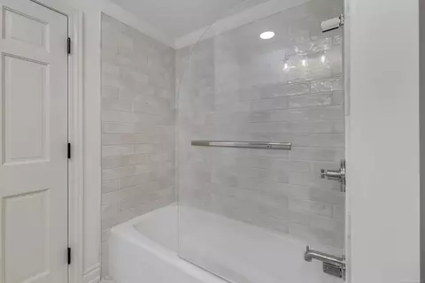 Bath - 4 Cameron, Grosse Pointe, MI 48230 photo 7 of 9