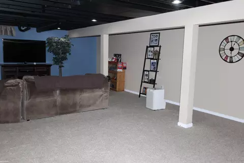 Living - 36498 Haley, New Baltimore, MI 48047 photo 2 of 2