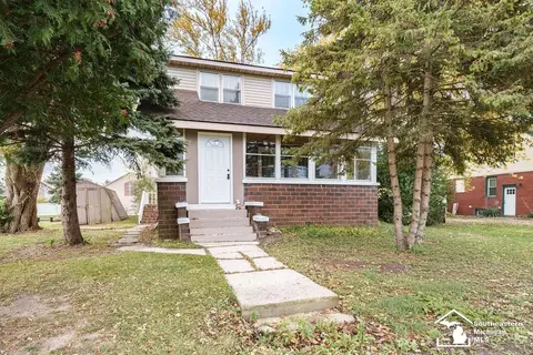 8258 N Dixie, Newport, MI 48166