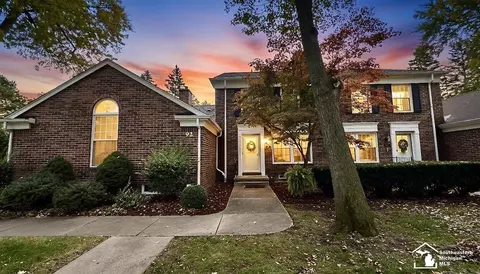 92 Linswood, Monroe, MI 48162