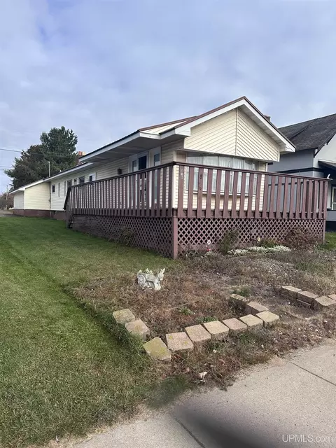816 W Adams, Iron River, MI 49935