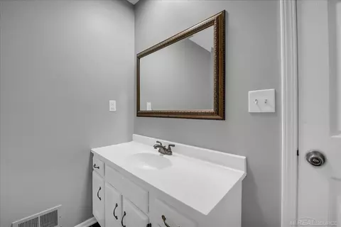 478 Bartlett, Saint Clair, MI 48079 photo 18
