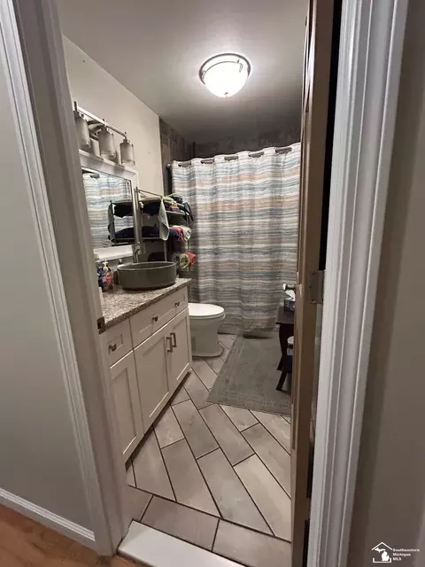 Bath - 6349 Beech Daly, Taylor, MI 48180 photo 1 of 1