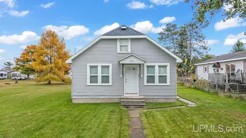 557 N 15th, Gladstone, MI 49837