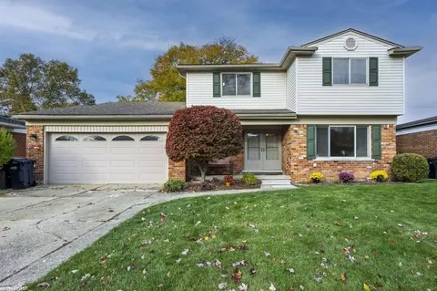 33517 Chatsworth, Sterling Heights, MI 48312