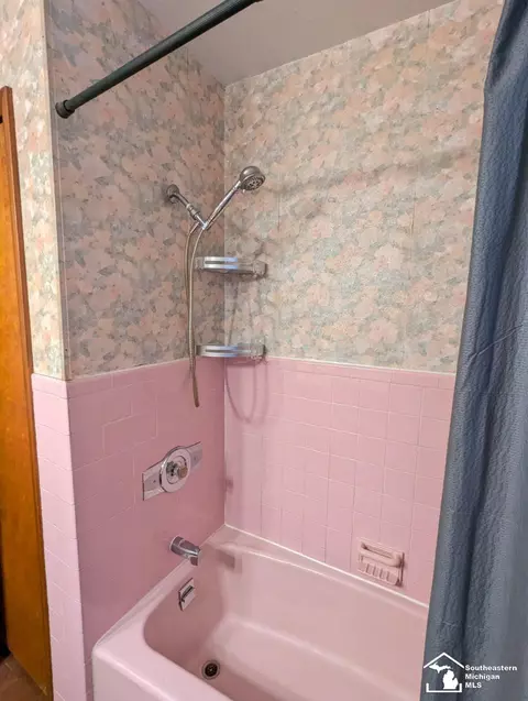 Bath - 1261 Stewart, Monroe, MI 48162 photo 2 of 3