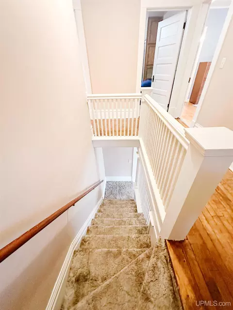 Entry Way - 607 N Fourth, Ishpeming, MI 49849 photo 6 of 7
