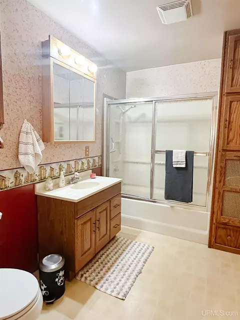 Bath - 607 N Fourth, Ishpeming, MI 49849 photo 1 of 2